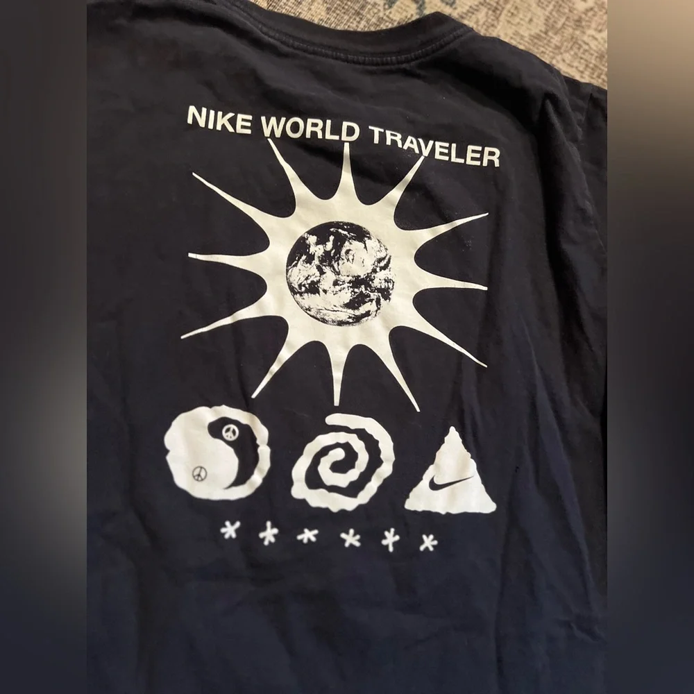 Nike World Traveler Tee & Dri-Fit Stripe Shorts Large